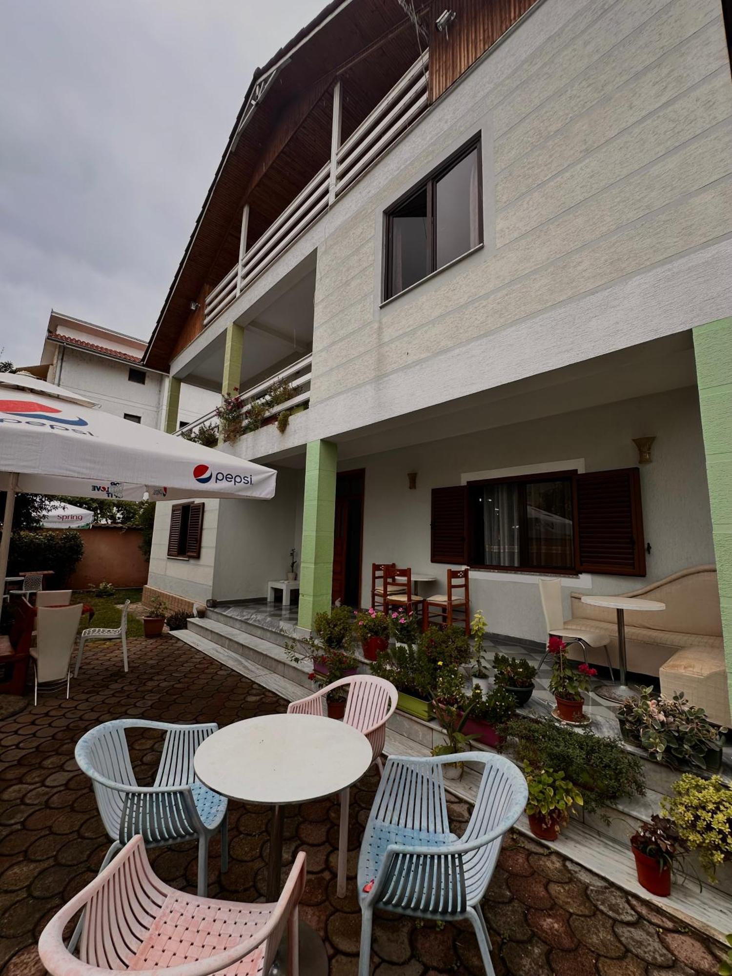 Hostel Grande House Tirana Exterior foto