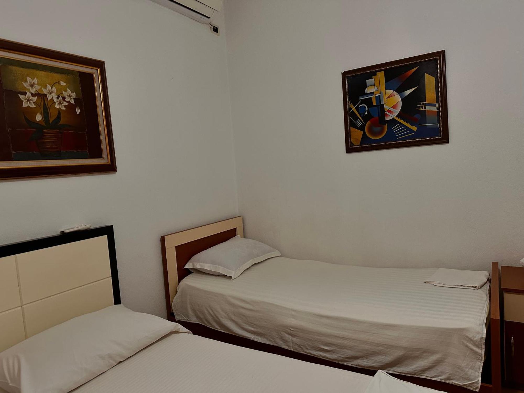 Hostel Grande House Tirana Exterior foto